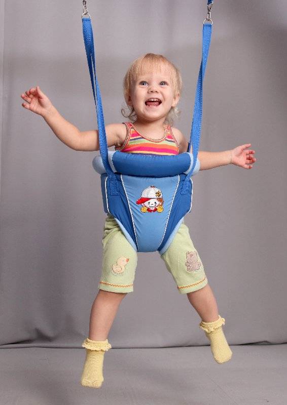 С какого возраста можно сажать ребенка в детские прыгунки: в 4-6 месяцев или позже?