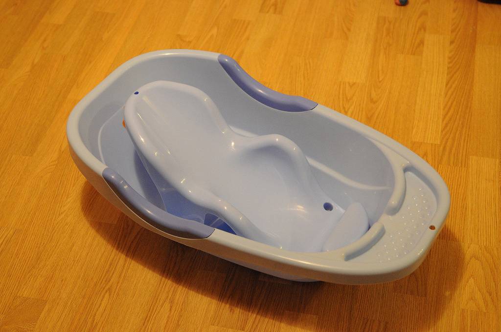 Как выбрать ванночку для купания новорожденных и подставку в ванночку, фото детских ванн