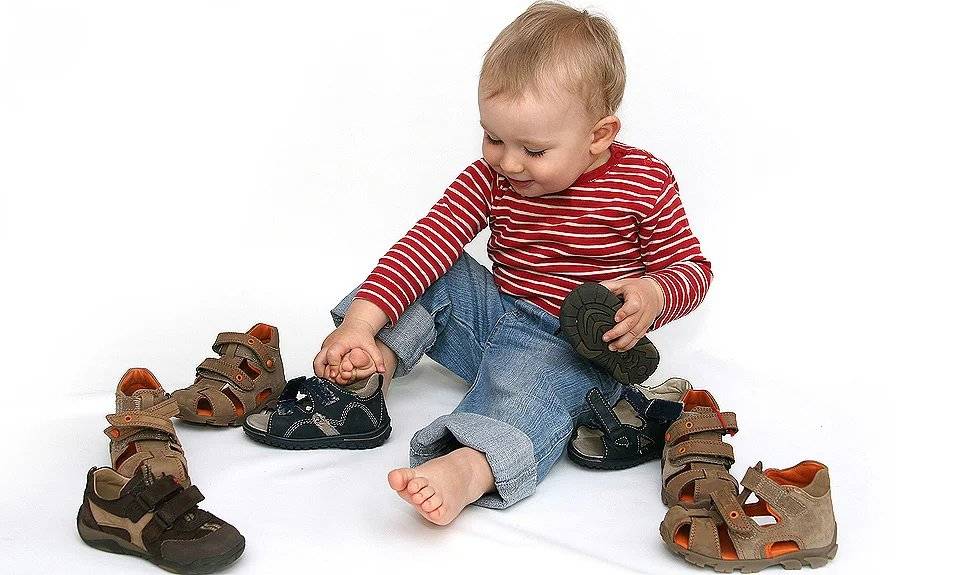 Нужно ли ребенку ходить дома в обуви