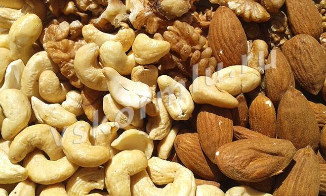 Орехи при грудном вскармливании, какие можно?