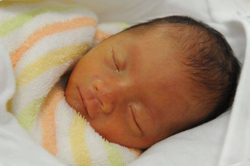 Причины, проявления и последствия кисты в голове у новорожденного ребенка