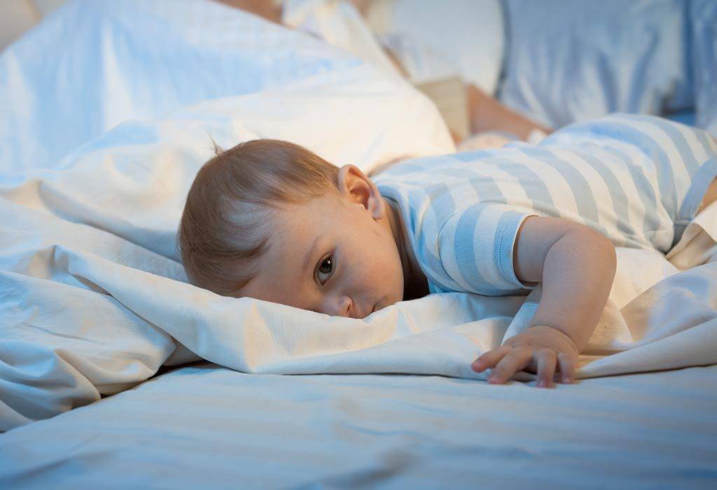 Ребенок плохо спит ночью: почему и что делать?