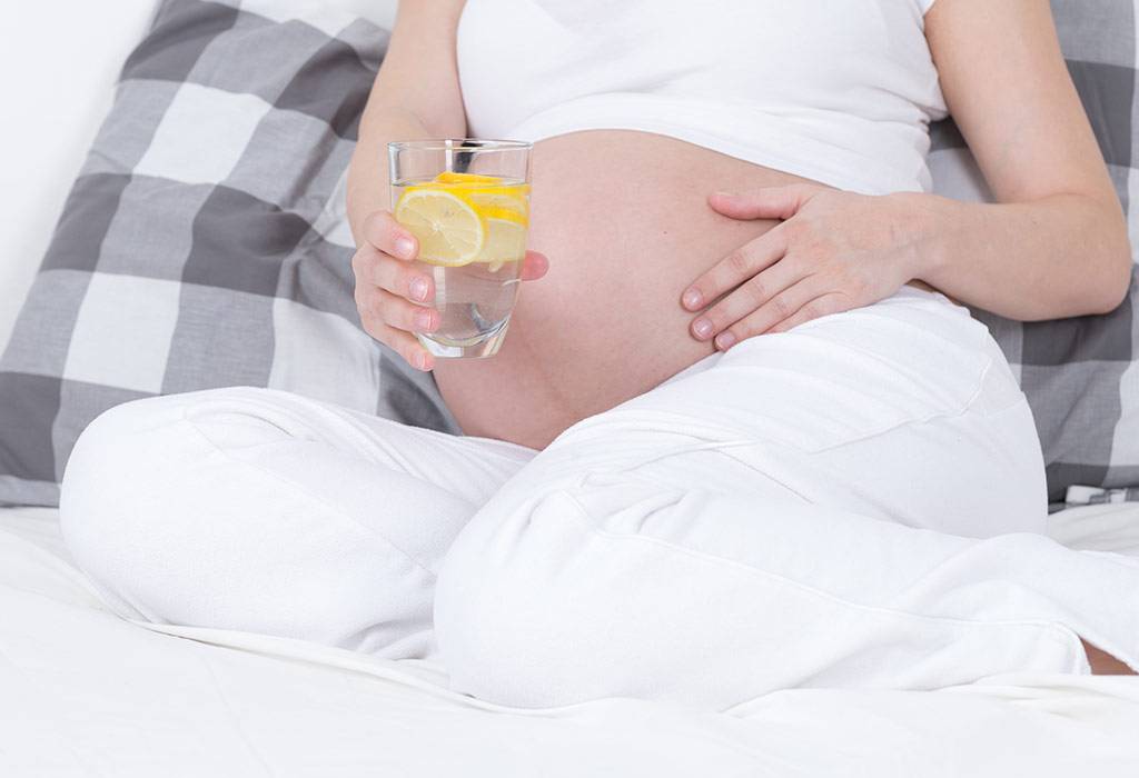 Можно или нет беременным принимать ванну, польза и вред и противопоказания