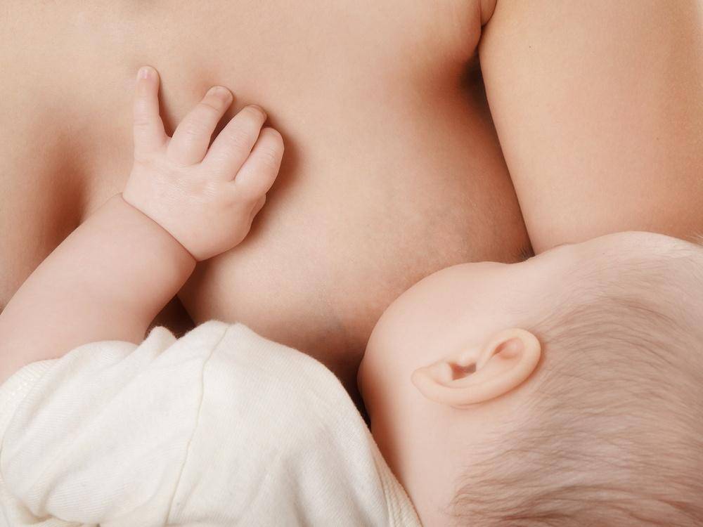 Кормить ребёнка грудным молоком