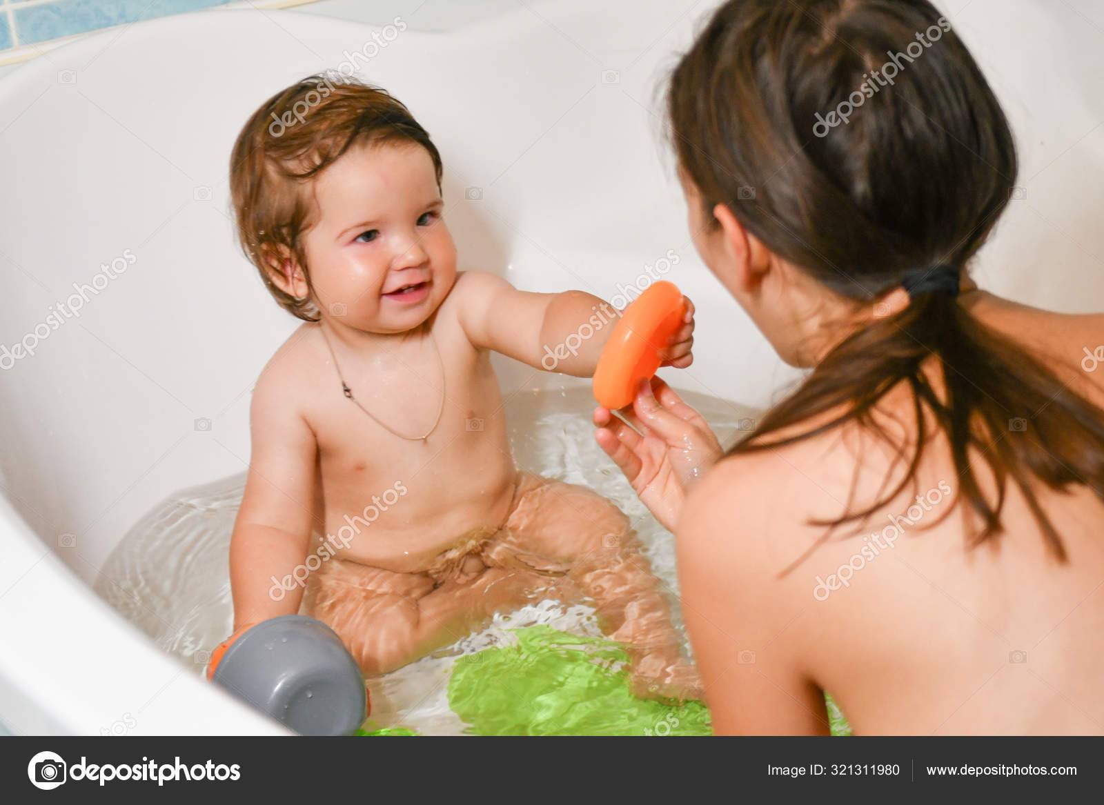 Совместное купание мамы и ребенка