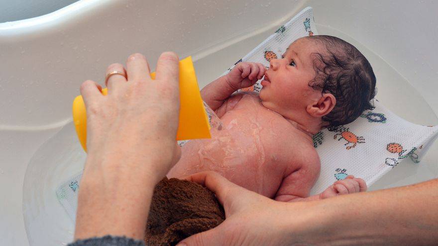 Первое купание новорожденного — определяем оптимальную температуру воды — моироды.ру
