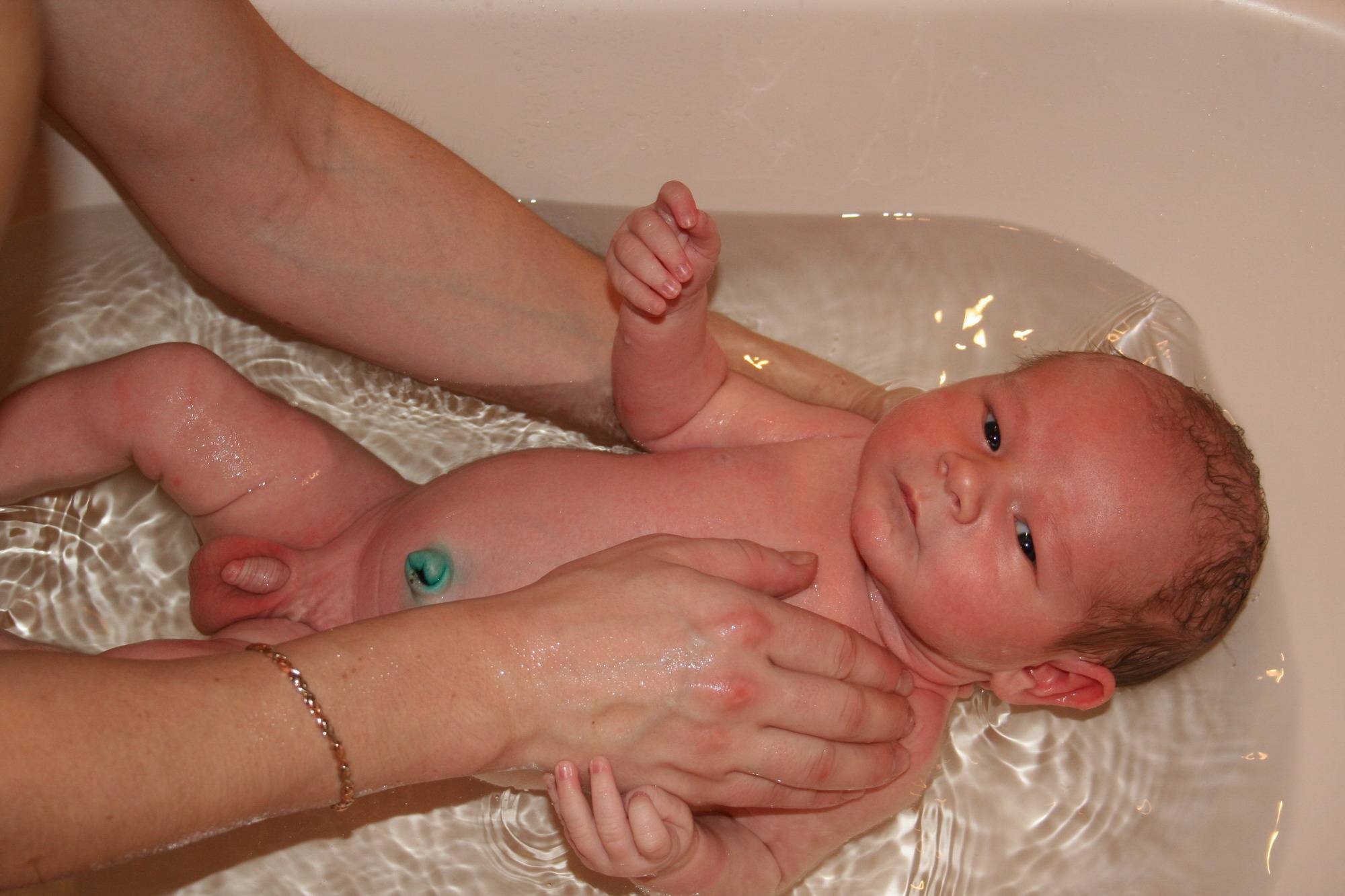 Как часто нужно купать новорожденного