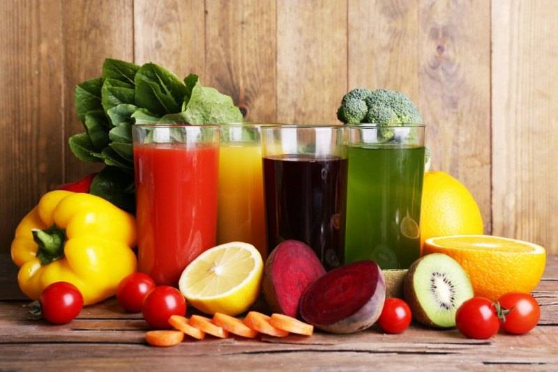 Целые свежие фрукты полезнее соков и смузи | профмедлаб