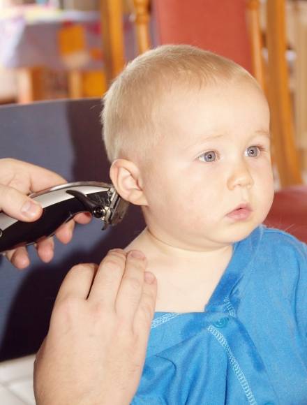 Советы для мам – нужно ли стричь ребенка в 1 год, как красиво подстричь ребенка машинкой.