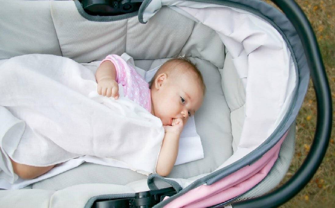 Как приучить ребенка спать в коляске на улице?