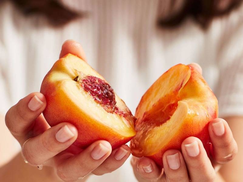 Чем полезны и чем вредны персики для беременных?