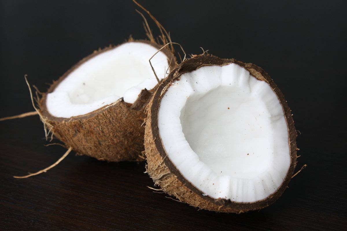 Чем полезен кокос, свойства, калорийность, как расколоть