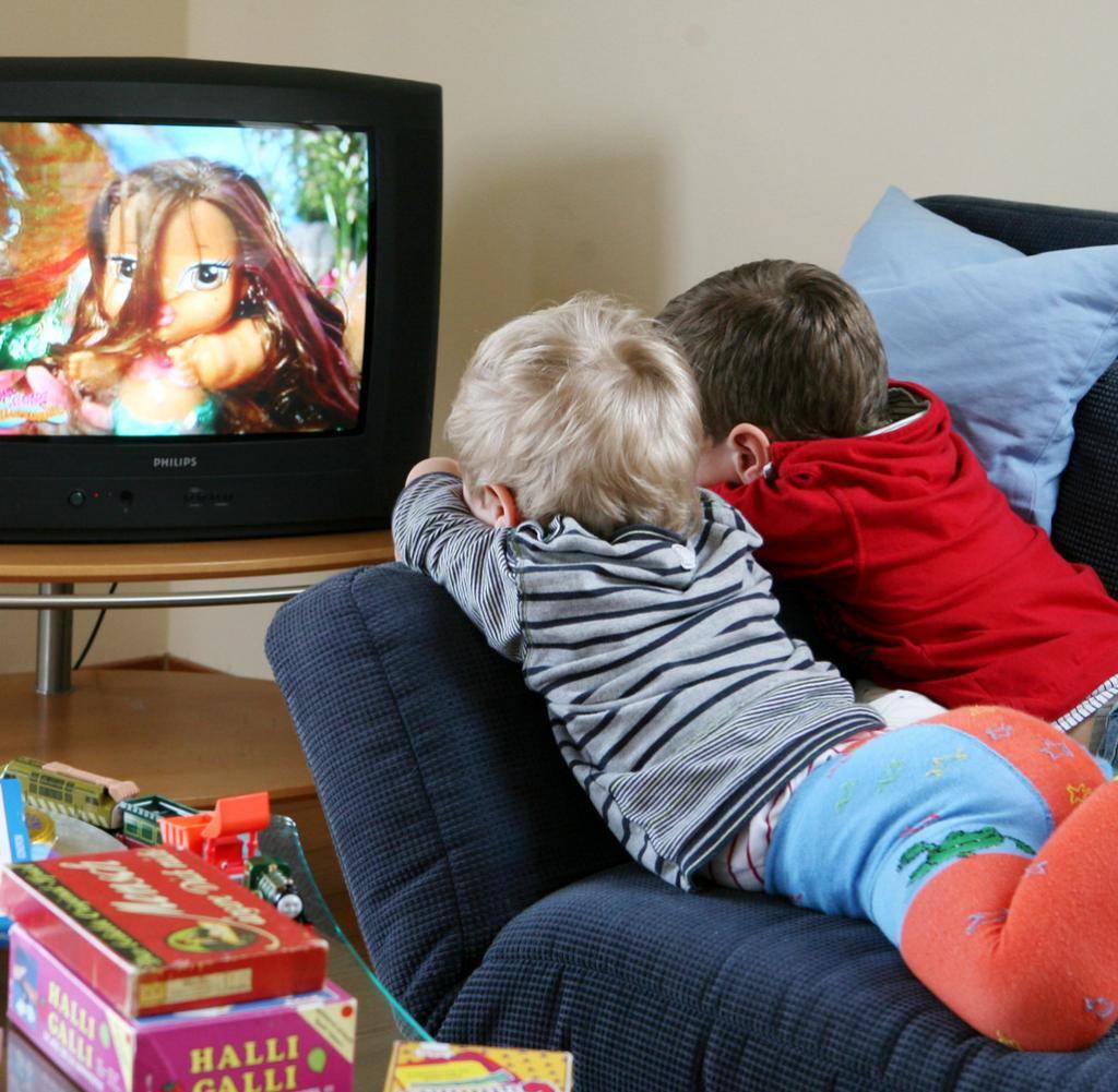 Как телевизор влияет на грудного ребенка?