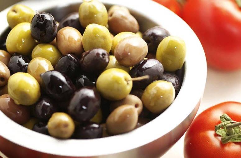 Маслины и оливки в меню кормящей мамы