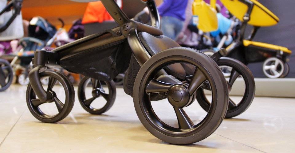 Какие колеса лучше выбрать для детской коляски, обзор надувных, резиновых и гелевых, их плюсы и минусы