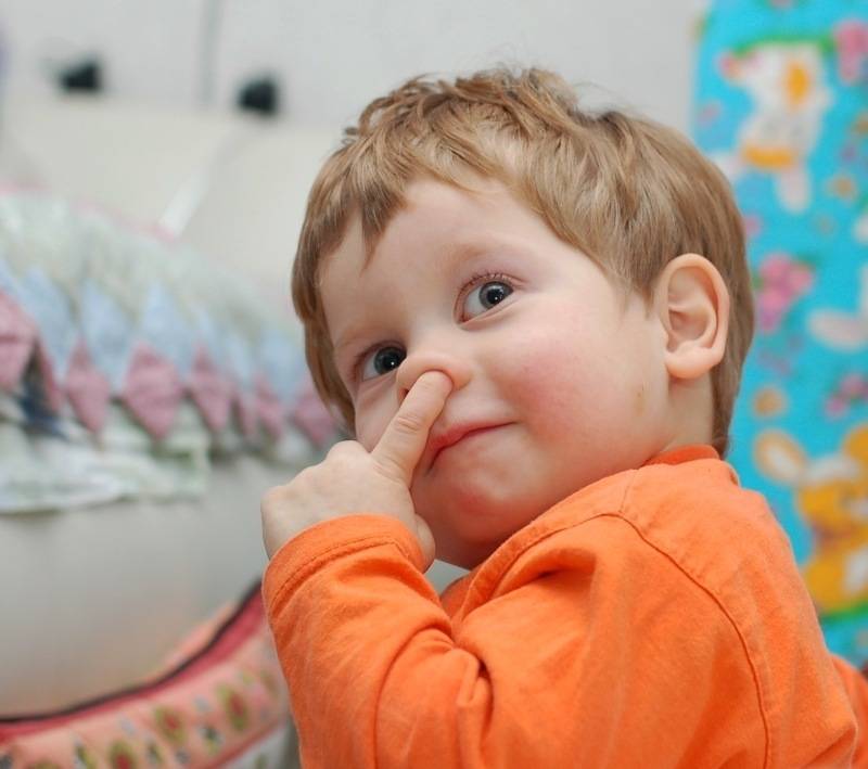 Стоит ли беспокоиться, если сопит нос у маленького ребенка?