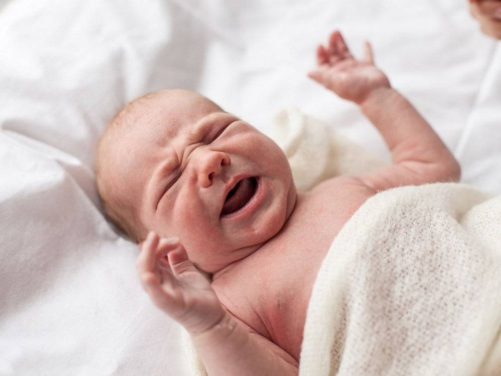 Почему новорожденный стал. Ботулизм грудных детей. Новорожденный ребенок плачет. Типы плача новорожденного. Почему новорожденный плачет.