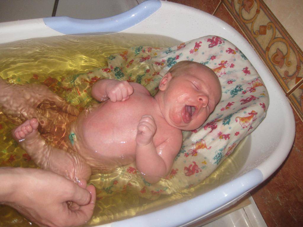Зачем новорожденным и грудничкам нужен массаж? - аква-доктор плавание