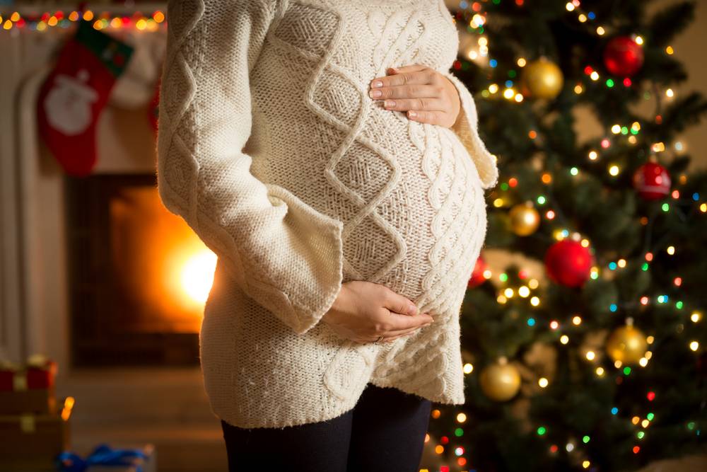 Встречать новый год беременным: где, с кем, как и в чём
