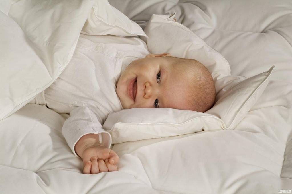 Ребенок не спит без пеленки: что делать?