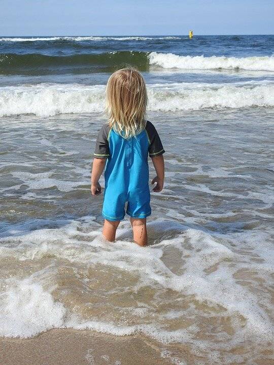 Почему некоторые дети боятся воды? разбираемся, как помочь малышу преодолеть страх и наслаждаться отдыхом на море или на речке tea.ru