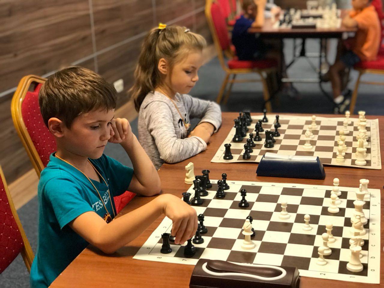 Как легко научить ребенка играть в шахматы – поэтапный метод и видео