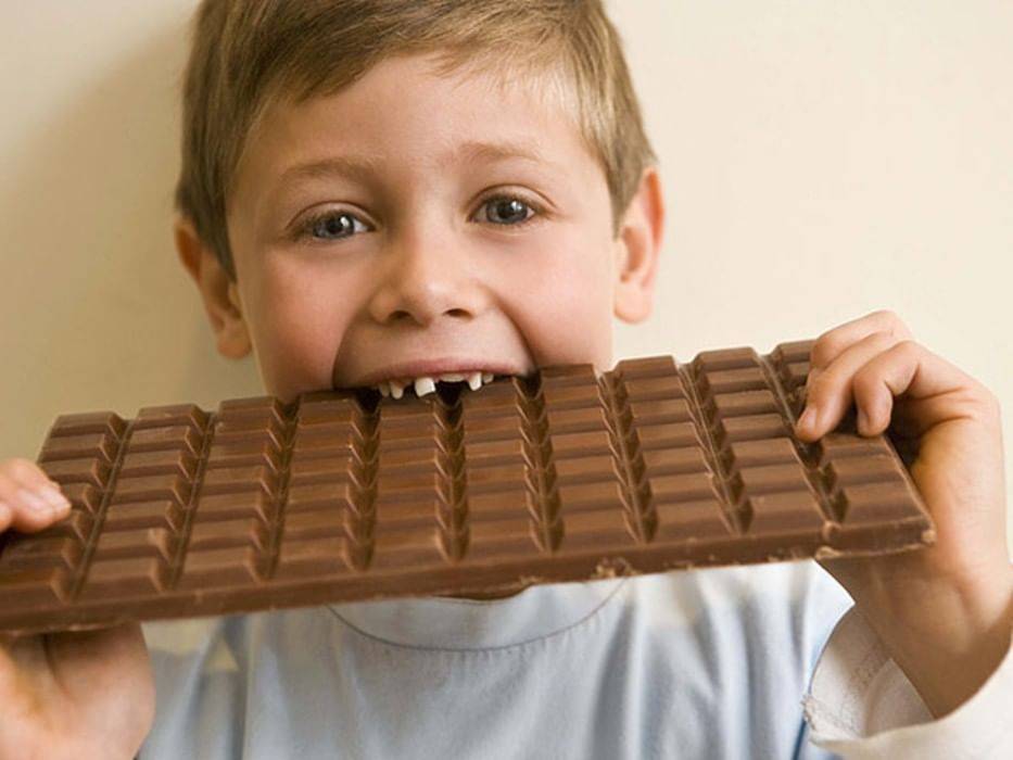 В каком количестве и с какого возраста можно давать детям шоколад?